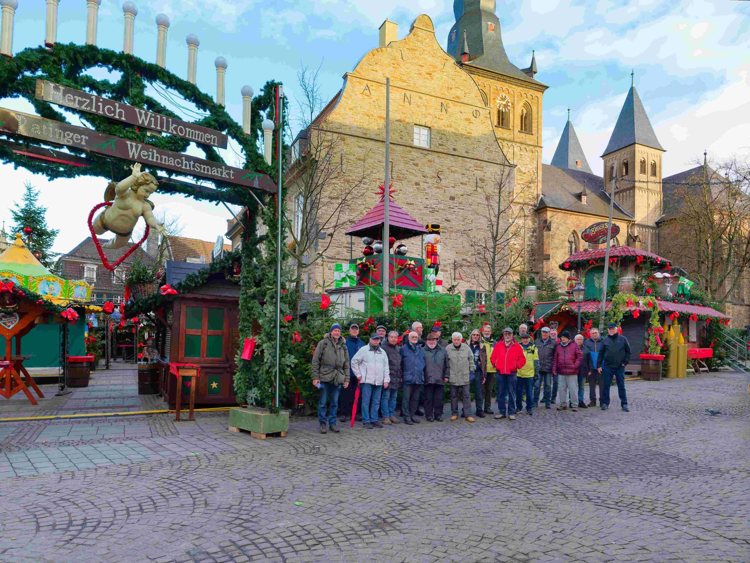 Vor dem Weihnachtsmarkt