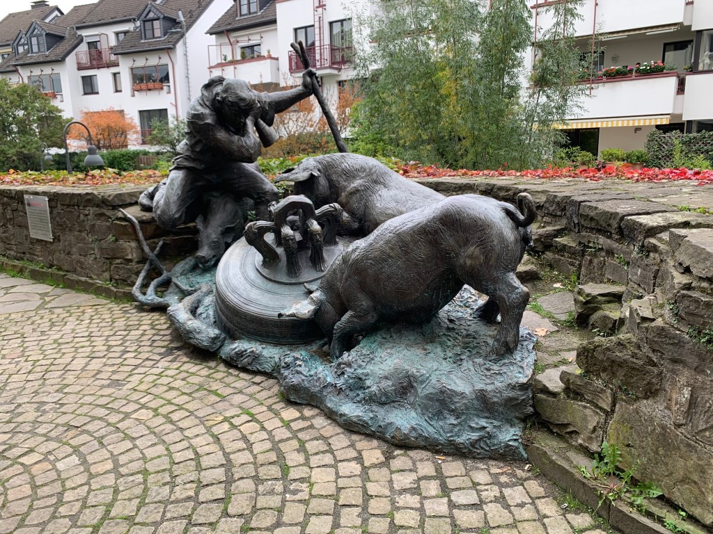 Verkeshirden-Denkmal von rechts fotografiert