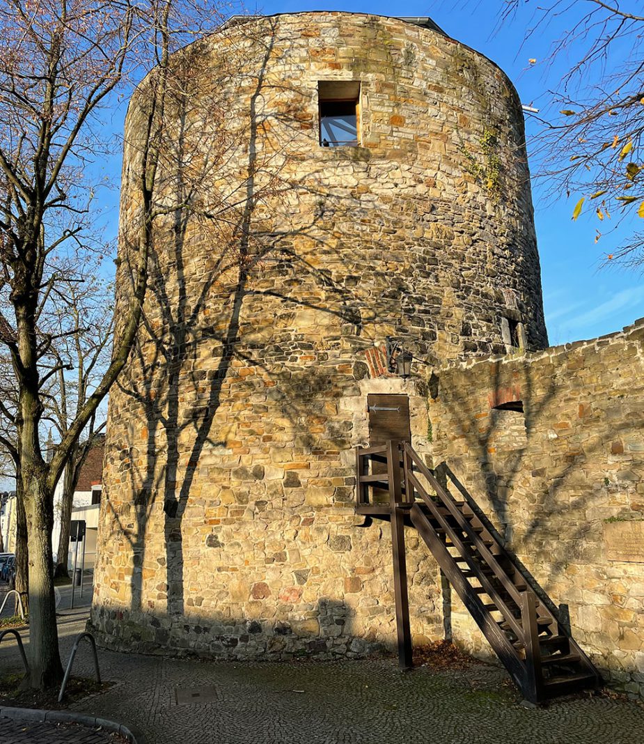 Dicker Turm