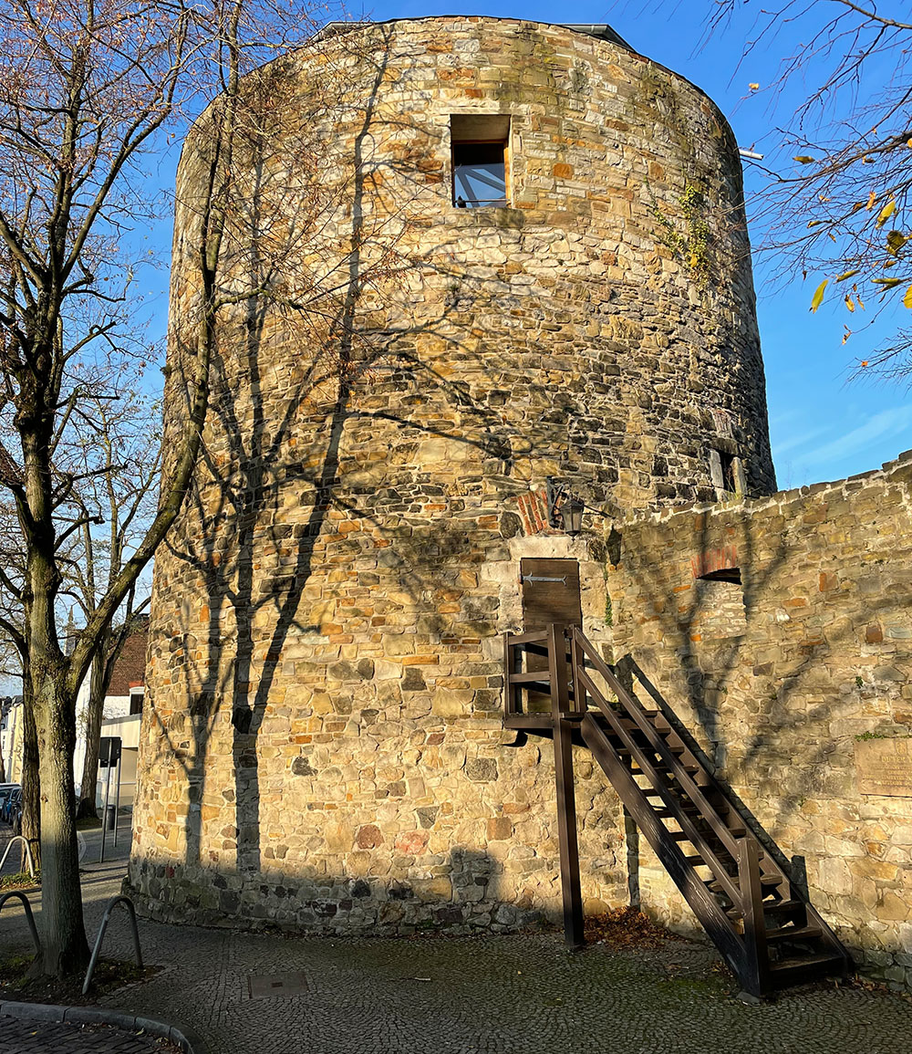 Dicker Turm