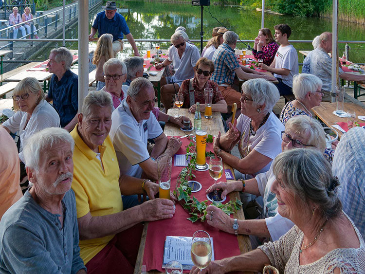 Biwak mit Männern und Frauen