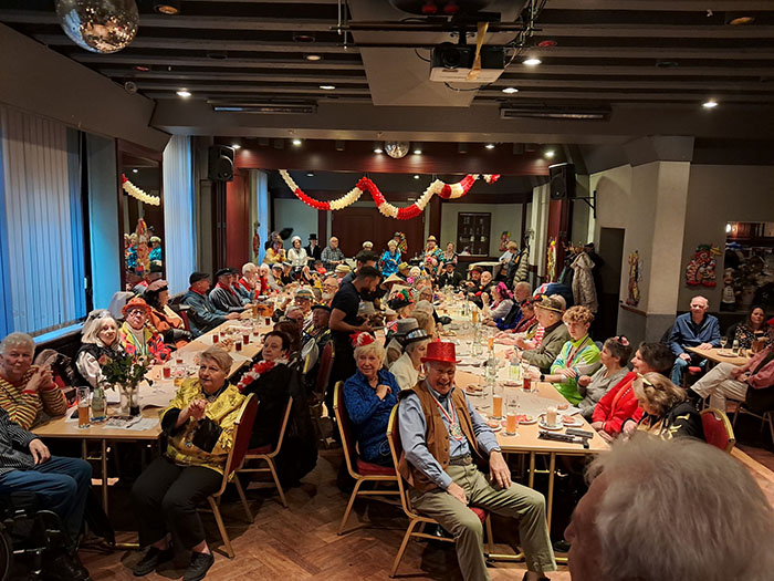 Karneval im Spiegelsaal mit Publikum