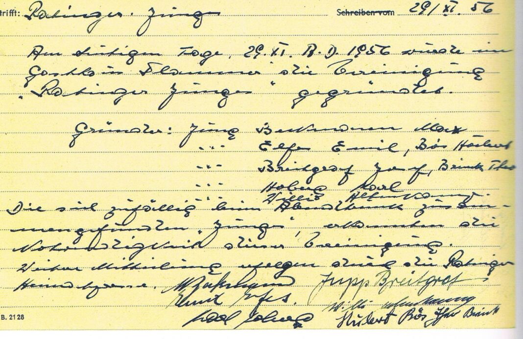 Ein historisches, handschriftliches Dokument auf gelblichem Papier, das die Gründung der Vereinigung Ratinger Jungs am 29. November 1956 beschreibt.