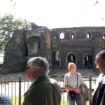 Vor den Ruinen der Kaiserpfalz