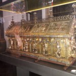 Reliquienschrein mit den Gebeinen der beiden Heiligen Stuitbert und Willeicus in der Basilica St. Suitbertus