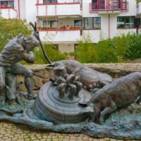 Unsere heutige Wanderung führt uns zum größten Teil durch das Ratinger Waldgebiet. Vorbei am Freizeitpark Blauer See, wandern wir hoch nach Eggerscheidt und von dort Richtung Hösel. Unser Ziel ist das Café & Conditorei Haus Droste. Hier findet unsere heutige Wanderung bei Speis und Trank ihren schönen Abschluss.